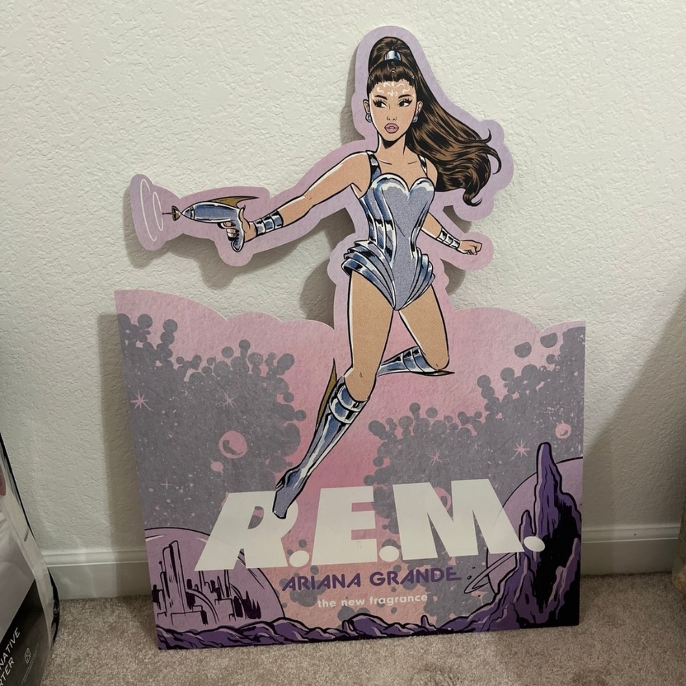 Ariana Grande R.E.M Perfume Display